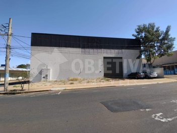 industrial em Avenida Sacadura Cabral, Alto Umuarama - Uberlândia - MG