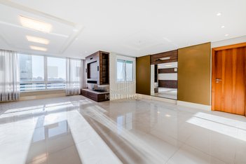 apartment em Avenida Luiz Manoel Gonzaga, Três Figueiras - Porto Alegre - RS