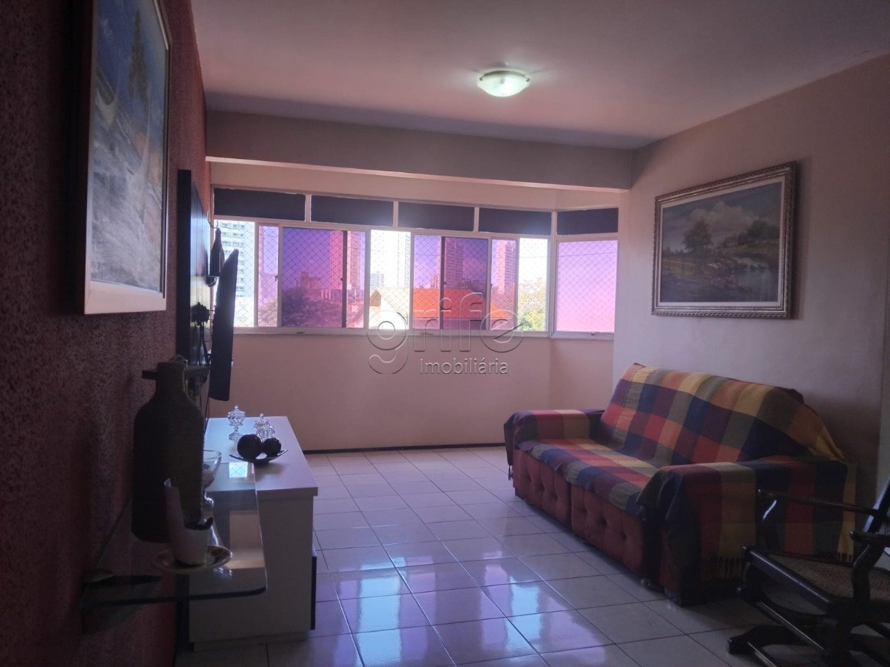 4 quartos, 4 banheiros, 2 vagas de garagem -01