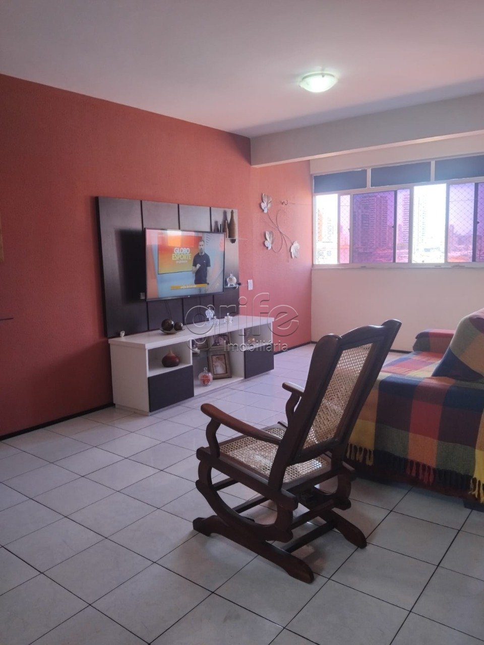 4 quartos, 4 banheiros, 2 vagas de garagem -02