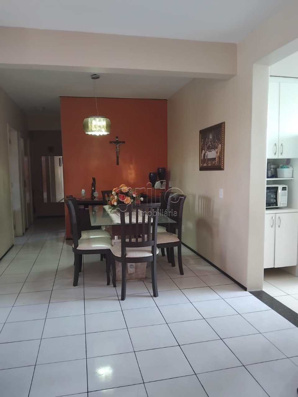 4 quartos, 4 banheiros, 2 vagas de garagem -04