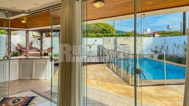 house em Avenida Ângelo Crema, Córrego Grande - Florianópolis - SC