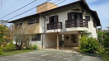 house em Estrada Haroldo Soares Glavan, Cacupé - Florianópolis - SC