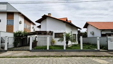 house em Rua Manoel Soares D'Azevedo Maia, Carianos - Florianópolis - SC