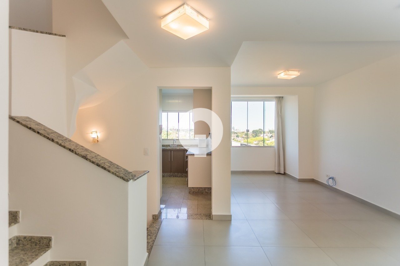 1 sobrado condomínio pilarzinho triplex sala de jantar sala de estar ático churrasqueira a carvão sa