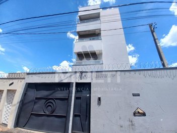 apartment em Rua dos Pica-Paus, Jardim das Palmeiras - Uberlândia - MG