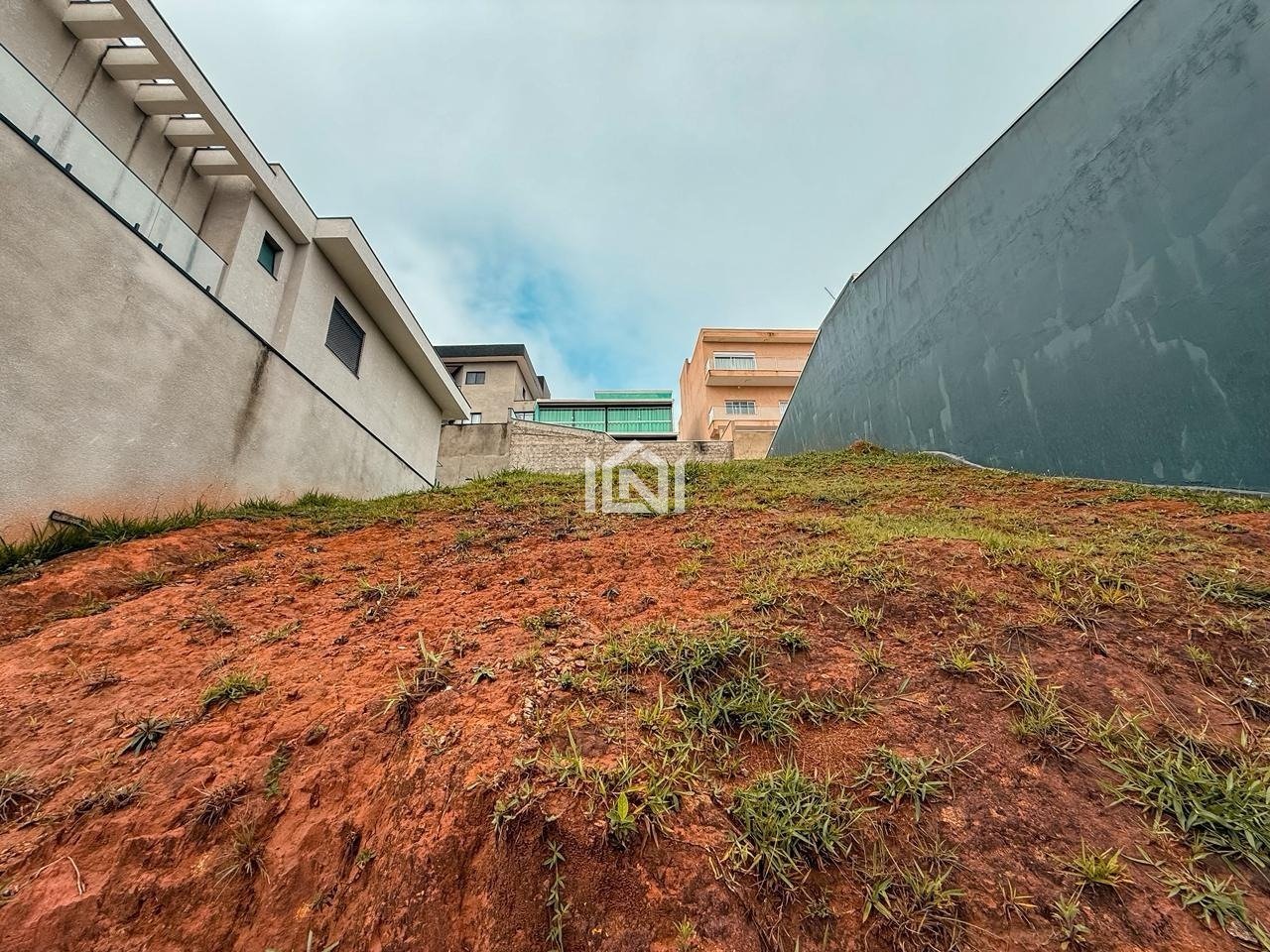 terreno com projeto aprovado a venda no condominio parque das rosas ii