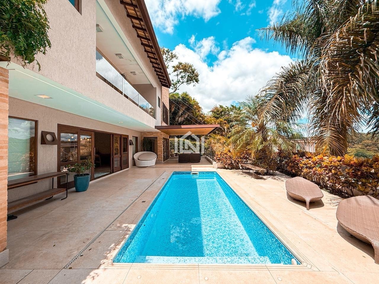 casa a venda no condominio golf village - piscina