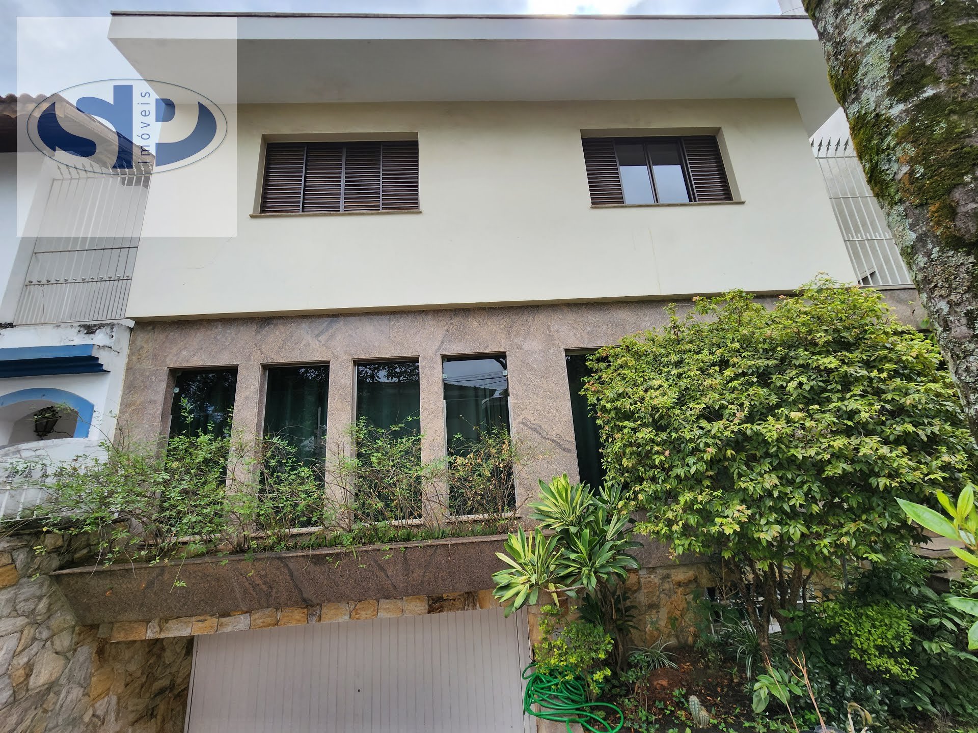 Vista frontal da casa