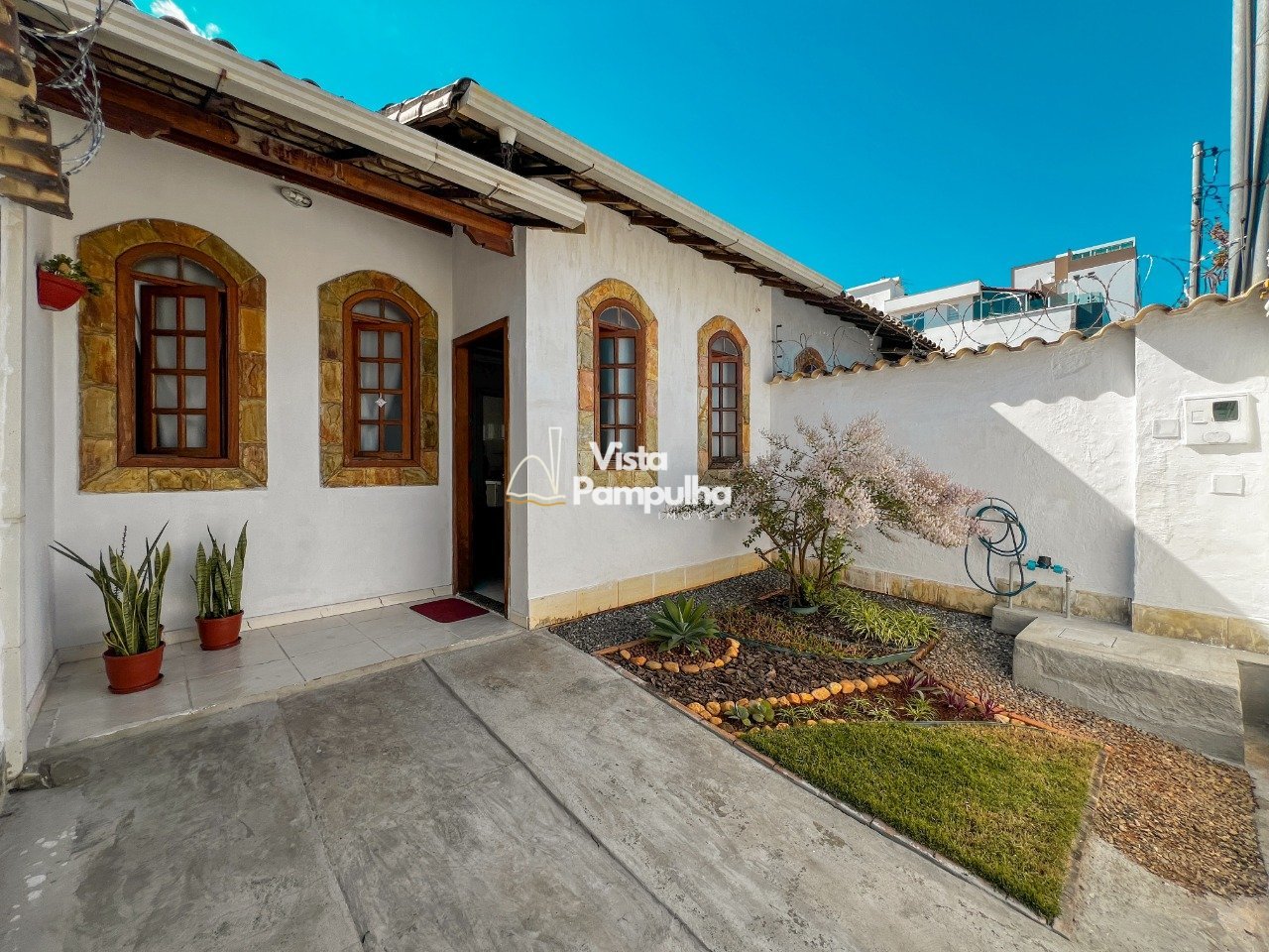 Casa com 2 quartos — Santa Mônica, Belo Horizonte