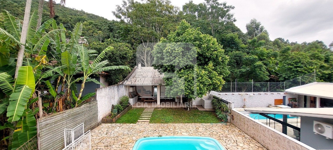 casa-a-venda-com-6-quartos-suites-na-trindade-em-florianópolis-29
