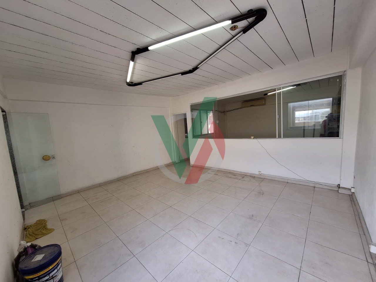 Sala 25m2, com divisória, laje concreto. Incrivel sensação térmica natural, reversível p/50m2