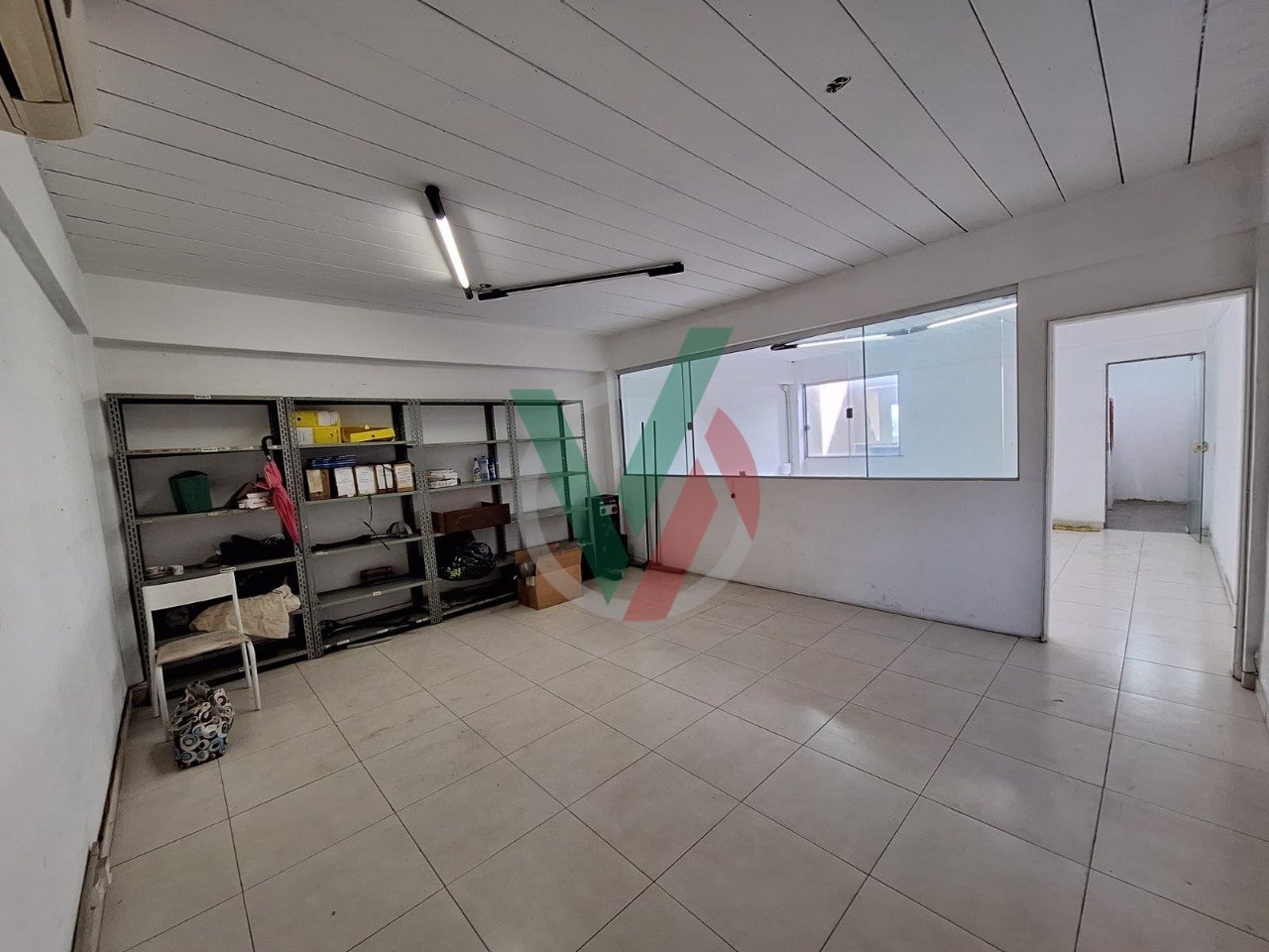 Sala 25m2, com divisória, laje concreto. Incrivel sensação térmica natural, reversível p/50m2