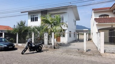 house em Rua Acioli Nunes dos Santos, Centro - Palhoça - SC