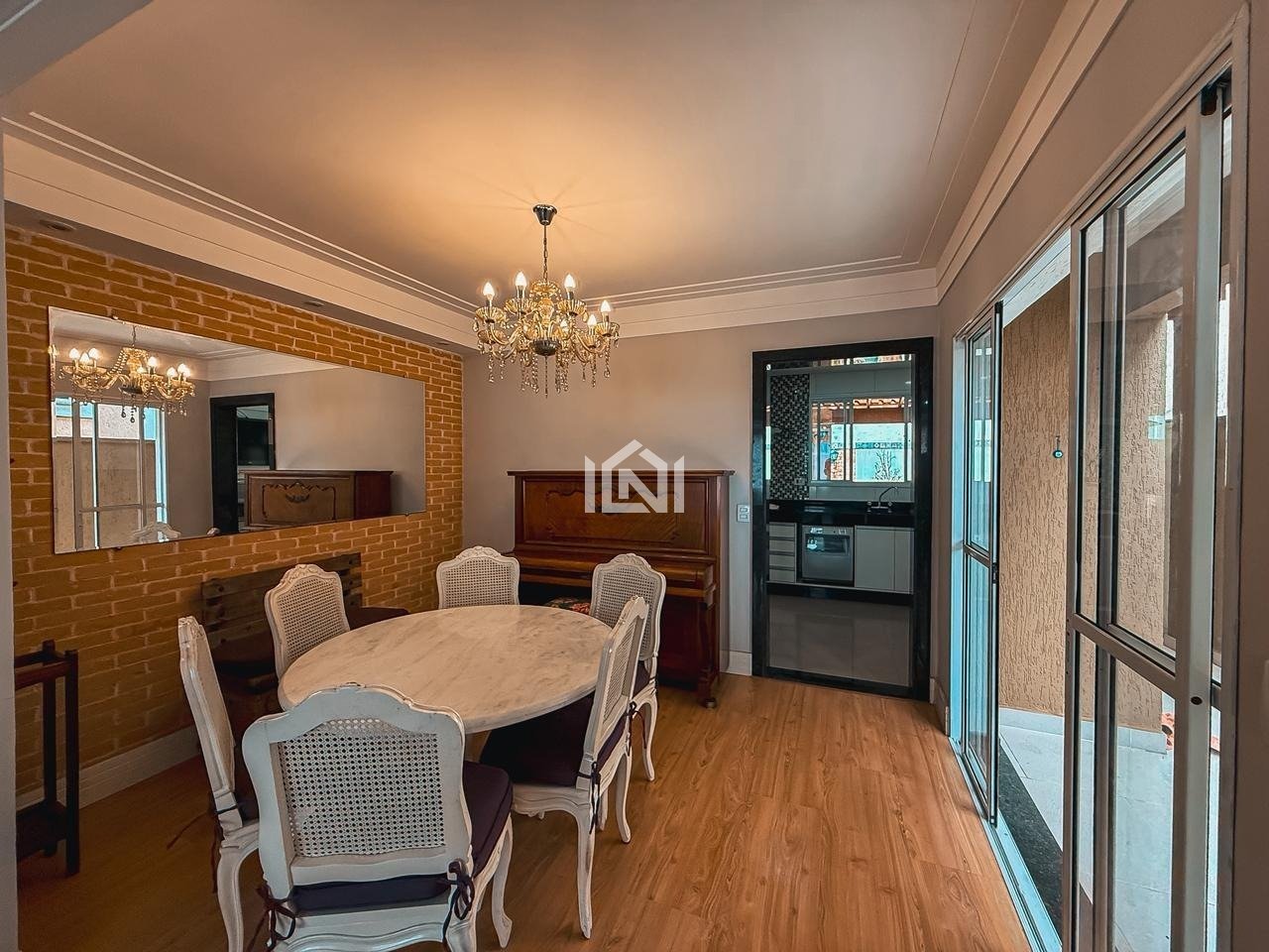 casa a venda no condominio vila inglesa - sala de jantar