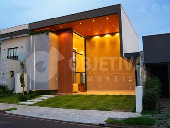 house em Avenida Vereador Carlito Cordeiro, Jardim Botânico - Uberlândia - MG