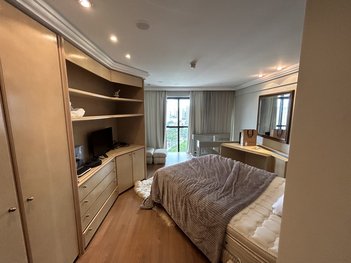 apartment em Rua Emiliano Perneta, Centro - Curitiba - PR