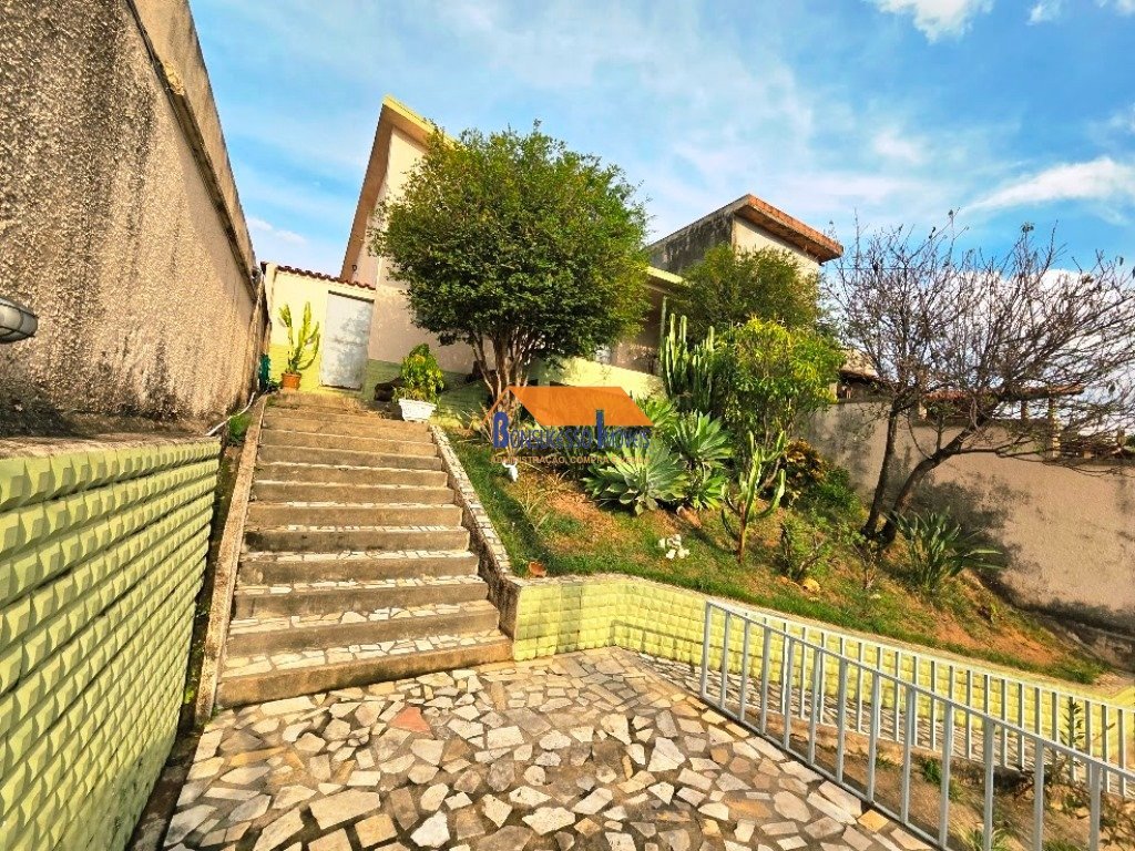 Casa com 3 quartos — Santo André, Belo Horizonte