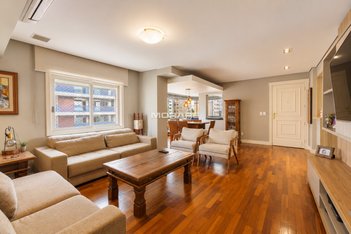 apartment em Rua Carlos Trein Filho, Auxiliadora - Porto Alegre - RS