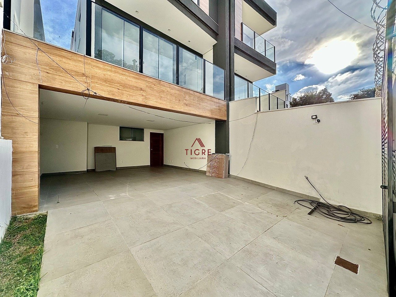 Casa com 3 quartos — Planalto, Belo Horizonte