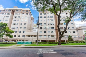 apartment em Rua Frei Gaspar da Madre de Deus, Portão - Curitiba - PR
