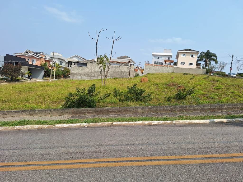 TERRENO DE 296M� NO CONDOMINIO RESIDENCIAL MANTIQUEIRA