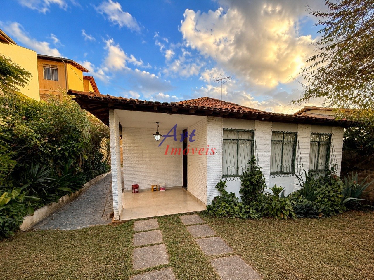Casa com 3 quartos — Santa Amélia, Belo Horizonte