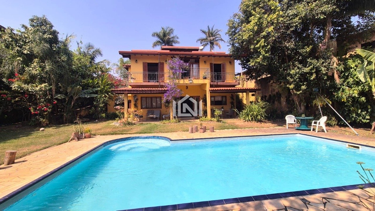 casa a venda no condominio fazendinha - fachada interna - piscina