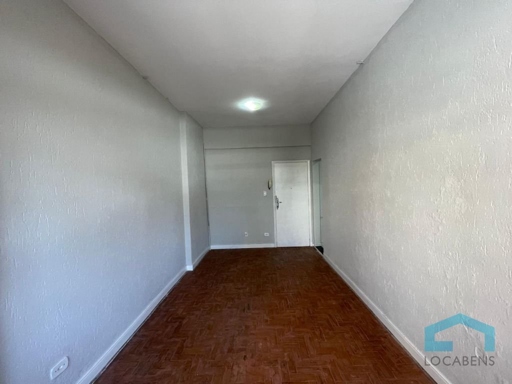 Quarto/sala de outro ângulo.