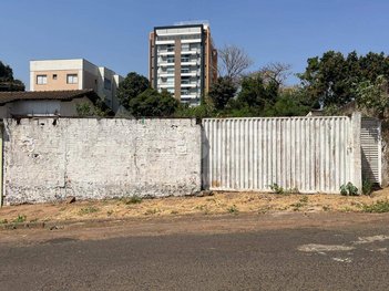 land_lot em Rua Delmira Cândida Rodrigues da Cunha, Santa Mônica - Uberlândia - MG