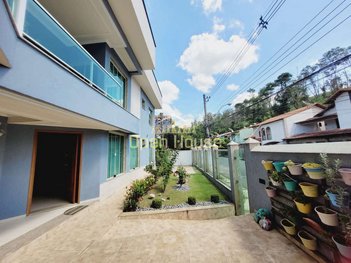 house em Rua Quarenta e Cinco, Sessenta - Volta Redonda - RJ