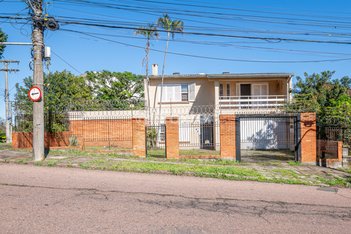 house em Rua Professor Clemente Pinto, Medianeira - Porto Alegre - RS