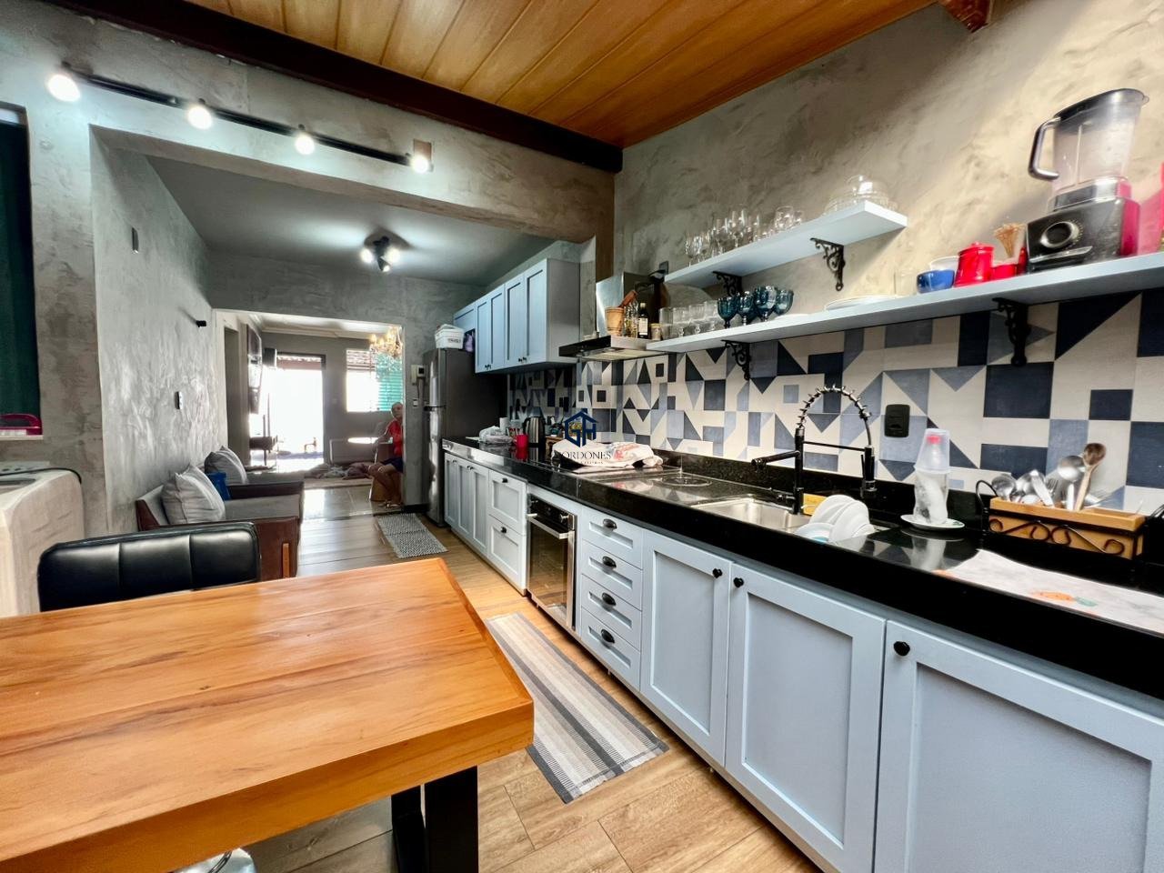 Casa com 2 quartos — Santa Amélia, Belo Horizonte