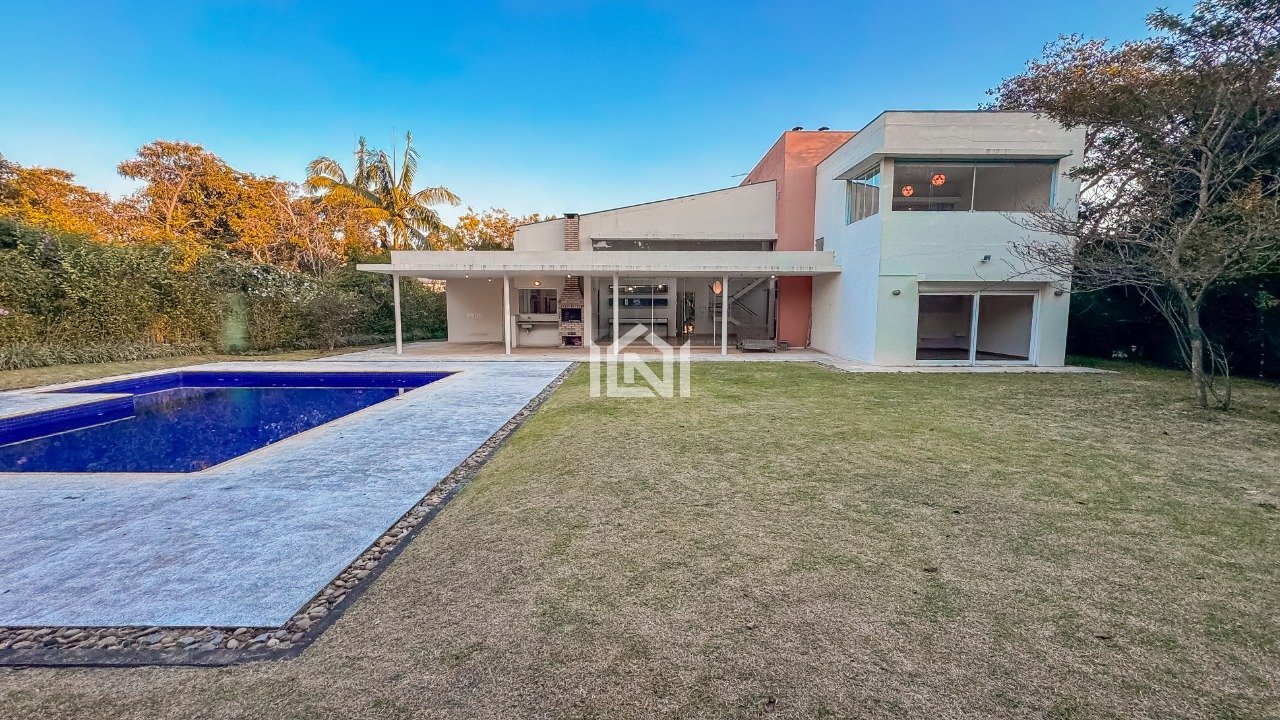Casa para venda no condominio Villa Vianna - Quintal com piscina