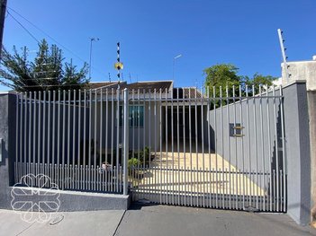 house em Rua Maria Augusta Pereira Vomstein, Loteamento Sumaré - Maringá - PR