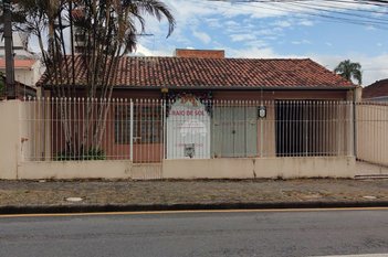 house em Rua Passos de Oliveira, Centro - São José dos Pinhais - PR