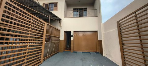 house em Rua Bolívia, Vila Brasil - Londrina - PR