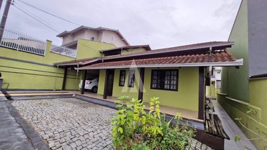 house em Rua Deputado Lauro Carneiro de Loyola, Iririú - Joinville - SC