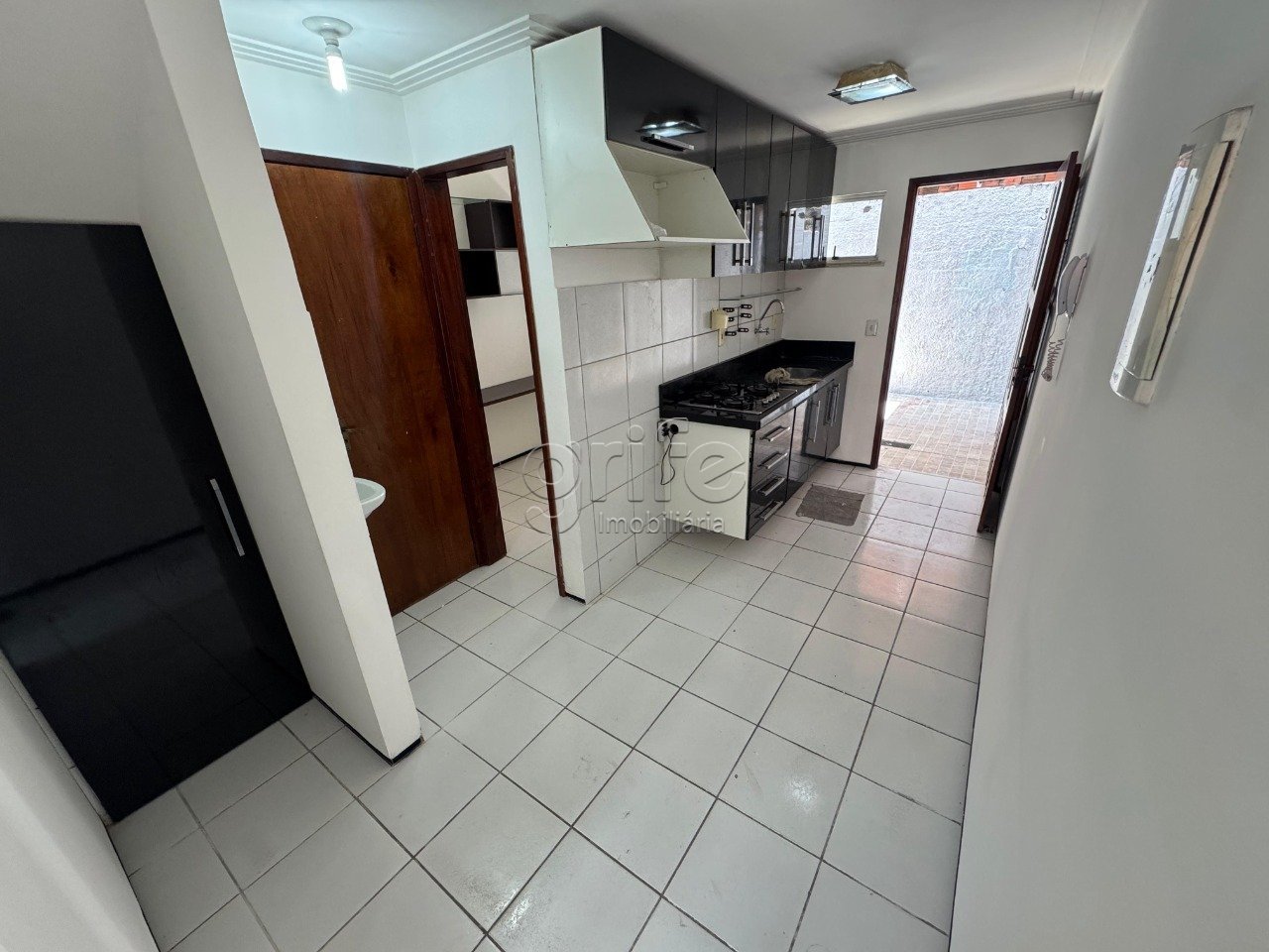 Condomínio Monte Carlo 3 quartos, 2 banheiros 2 vagas de garagem -04