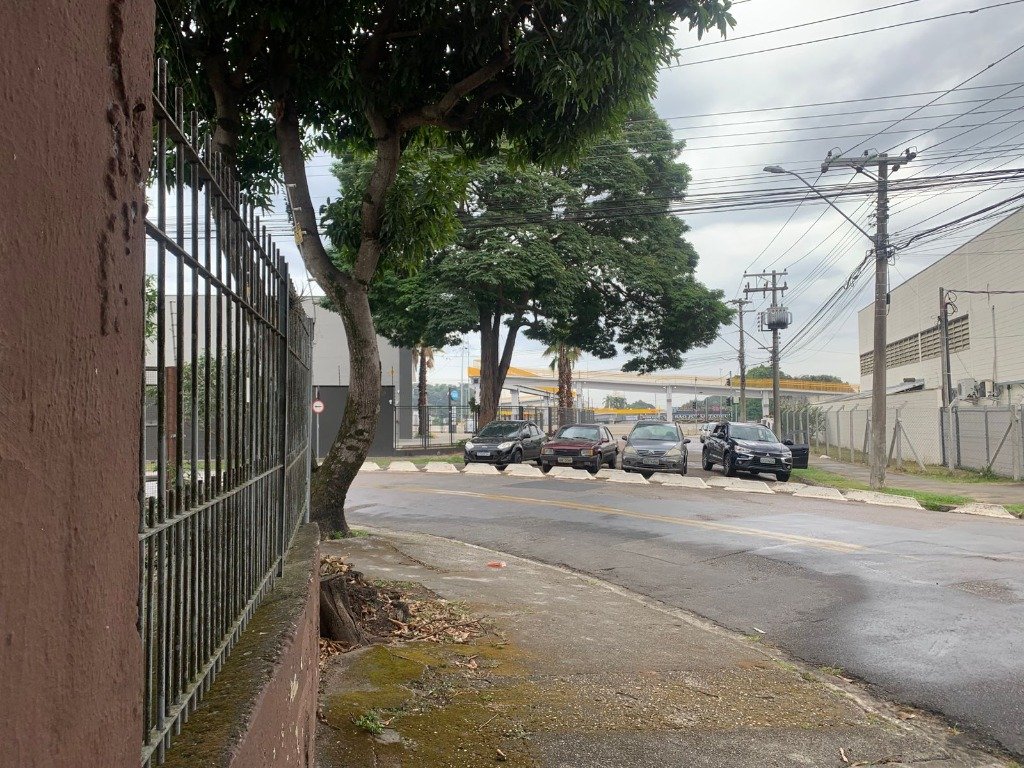 Dutra a menos de 50 metros