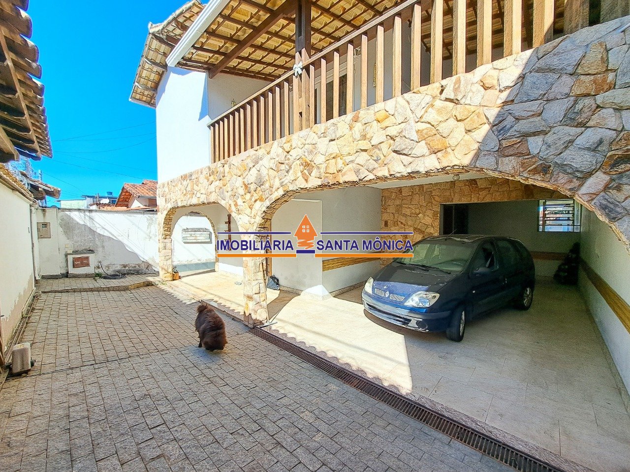 Casa com 4 quartos — Santa Mônica, Belo Horizonte