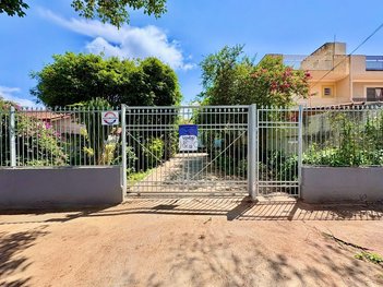 house em Rua Theodore Roosevelt, Califórnia - Londrina - PR