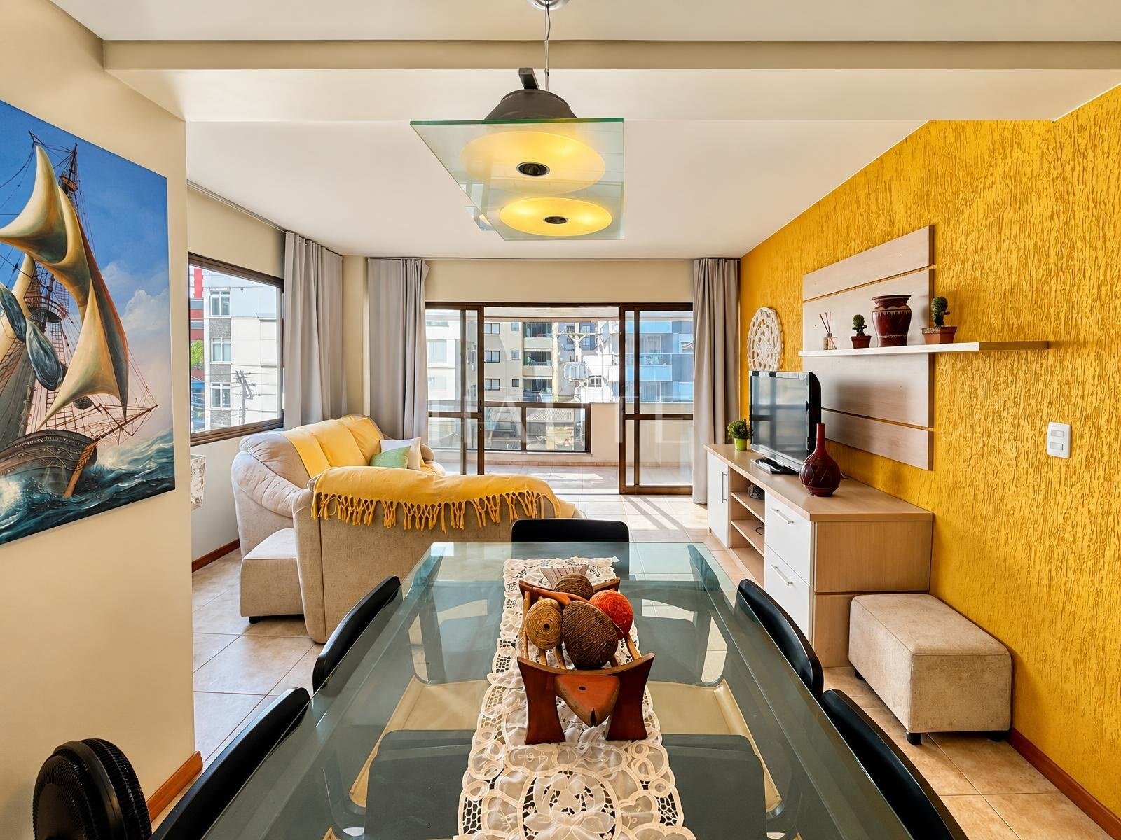 Apartamento 3 dormitórios com 1 suíte e 1 vaga no Dan Beach