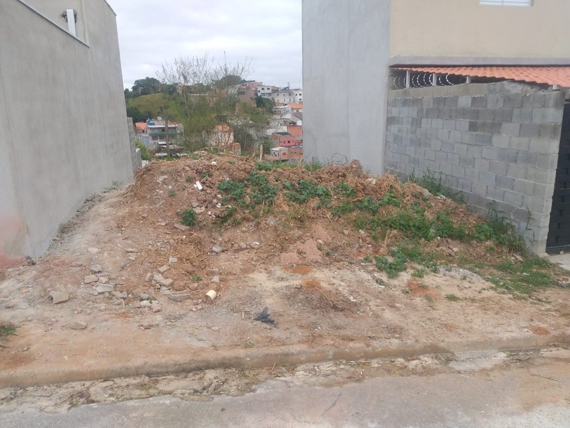 UM �TIMO TERRENO DE 162,50M� NO JARDIM DOS BANDEIRANTES