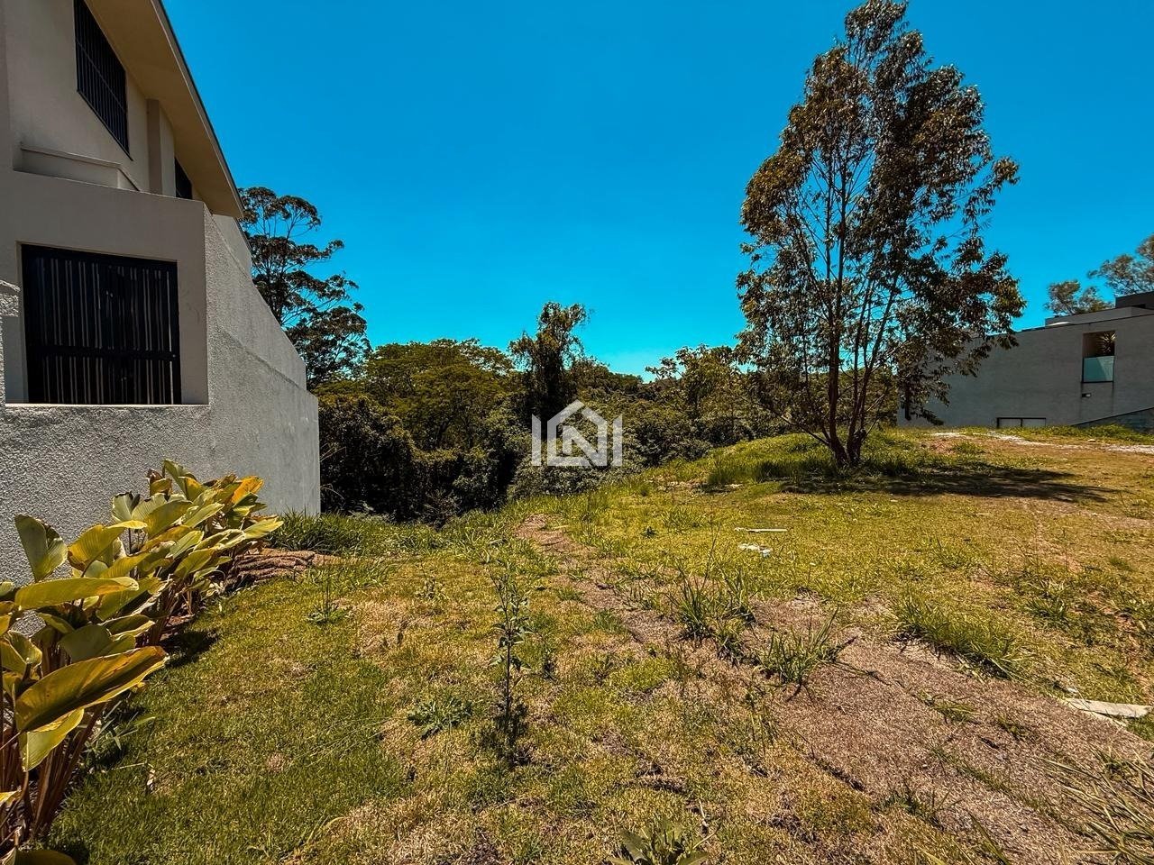 terreno com fundo para a reserva a venda no condominio sao paulo ii