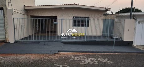 house em Avenida Antônio Giunti, Vila Magalhães - Guaxupé - MG