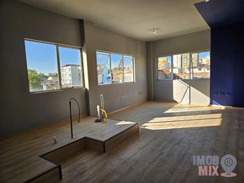 office em Avenida Assis Brasil, Santa Maria Goretti - Porto Alegre - RS