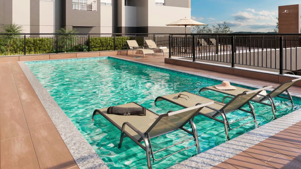 piscina-com-espreguicadeiras-e-deck-de-madeira