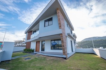 house em Rodovia Doutor Antônio Luiz Moura Gonzaga, Rio Tavares - Florianópolis - SC