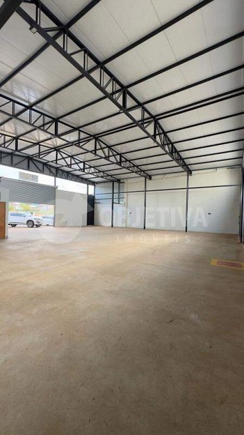 industrial em Rua Diamante, Jardim Patrícia - Uberlândia - MG